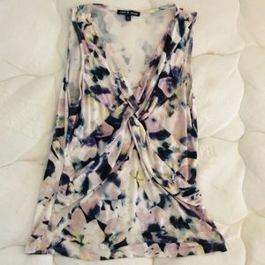 🔥🔥Floral “faux wrap” tank